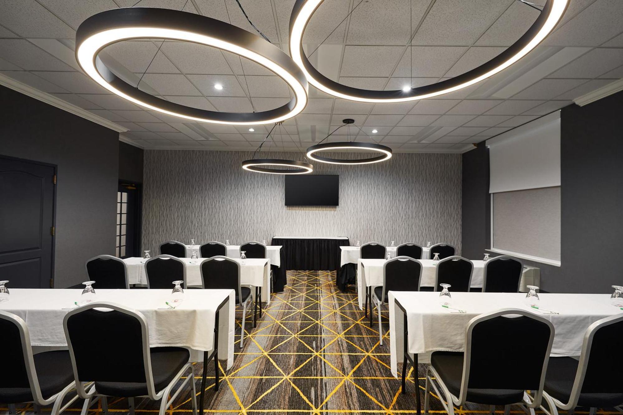 Holiday Inn Hotel & Suites Madison West - Middleton By Ihg Esterno foto